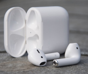 Apple bắt đầu bán tai nghe Bluetooth AirPods giá 159USD