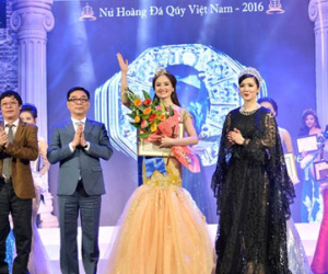 "Nữ hoàng đá quý 2016" bị xướng nhầm danh hiệu