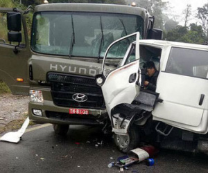 Xe chở phạm nhân đấu đầu xe chở xăng dầu, 5 chiến sĩ công an bị thương, 1 người tử vong