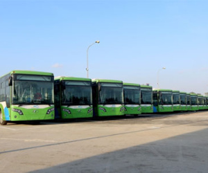Buýt nhanh không chạy khớp nối kỹ thuật trên đường phố Hà Nội