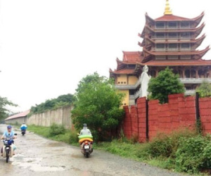 Cô gái tước dao đâm chết người cưỡng hiếp ở Sài Gòn