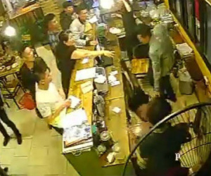 Gần 40 thanh niên quỵt tiền ăn, đánh nữ nhân viên quán nướng: Do mâu thuẫn trong kinh doanh
