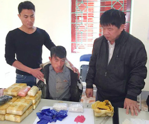 Hai người đàn ông vận chuyển 66.000 viên ma túy qua biên giới