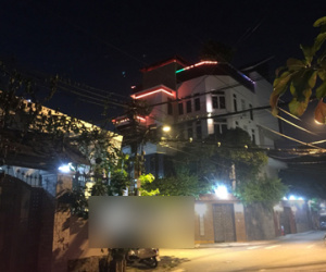 Hàng xóm Đàm Vĩnh Hưng cho biết: "Lâu lắm rồi không thấy mẹ Hưng dạo ngang qua đây"