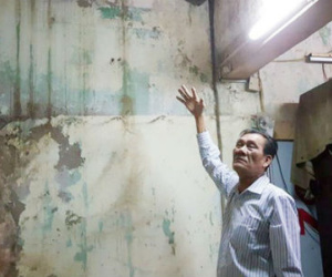 Nơm nớp lo sợ sống trong ngôi nhà hơn 100 năm tuổi chờ sập ở phố cổ Hà Nội