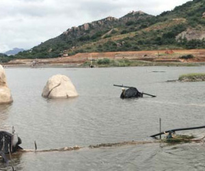 Ruộng muối bỏ hoang vì ngập nước mưa, diêm dân Ninh Thuận “mất Tết”