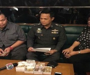Tài xế taxi Thái Lan trả lại hai kg vàng cho khách