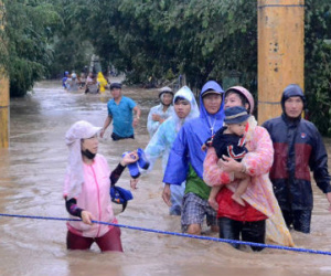4 cô giáo mầm non vừa khóc vừa ngụp lặn vớt học trò