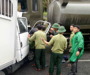 Xe công an đâm xe quân đội: Một chiến sỹ bị đứt rời 1/3 cẳng chân