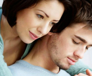 Hầu hết phụ nữ ngoại tình thích "phi công trẻ"