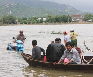 Hôm nay miền Trung hứng chịu lũ đặc biệt lớn