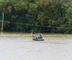 Một công an mất tích do lật ghe trong lũ ở Quảng Nam