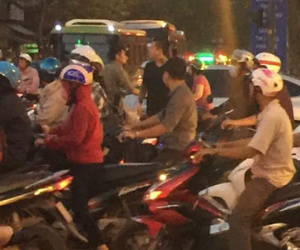 Tuấn Hưng khoe giải cứu tắc đường trên phố Sài Gòn