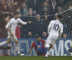 Costa giúp Chelsea thắng trận thứ 11 liên tiếp