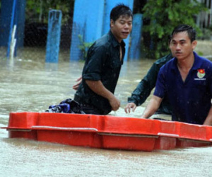 Gần 100 người chết sau 5 đợt mưa lũ