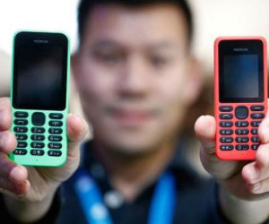 Thời của những kẻ mượn tên ông lớn đi bán điện thoại