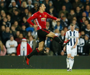 Ibrahimovic bắt kịp Van Persie, chỉ kém Van Nistelrooy