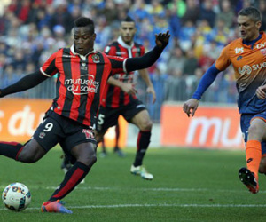 Balotelli lập cú đúp, Nice giữ ngôi đầu Ligue I
