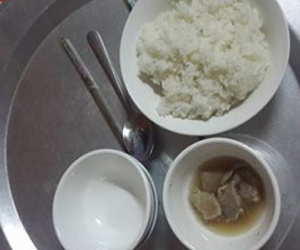 Trào nước mắt với "bữa cơm ở cữ" mẹ chồng nấu cho con dâu, vỏn vẹn 1 bát cơm trắng với vài 3 miếng thịt