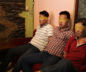 Cảnh sát giả dân chơi, đột kích ổ cá độ ở Sài Gòn