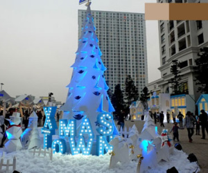 Chiêm ngưỡng những cây thông Noel đẹp độc lạ ở Hà Nội