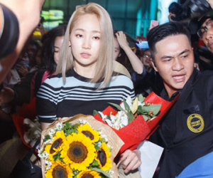 Fan chen lấn, gây náo loạn ở sân bay vì nhóm Wonder Girls