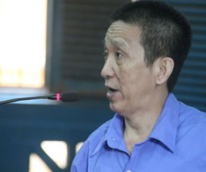 Ghen tuông, chồng đâm chết vợ trong phòng ngủ