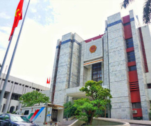 Hà Nội cách chức cán bộ Sở Ngoại vụ đánh người già