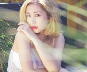 “Hot girl trà sữa” Việt “lột xác” gợi cảm ngỡ ngàng