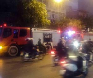 Khói ngùn ngụt bao trùm ngôi nhà trên phố Lê Duẩn