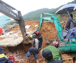 Lở núi ở Nha Trang: “Chỉ 5-10 giây cả khu dân cư chìm dưới đất đá”