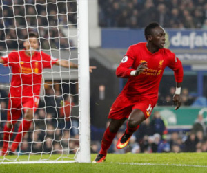 Mane lập công phút 90+4, Liverpool đánh bại Everton