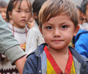 Sau "hoa hậu nhí" Sơn La, "soái ca nhí" Yên Bái lại đang đốn tim cư dân mạng