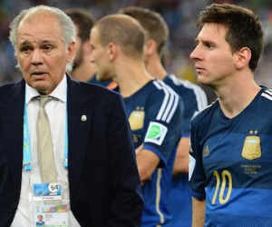 Thái Lan mời thầy cũ của Messi thay Kiatisuk?