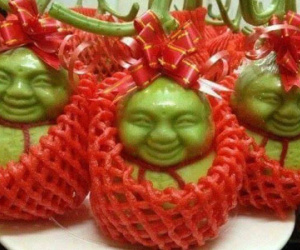 Dưa lê thần tài: Hàng Tàu cúng ông bà, con cháu không dám ăn