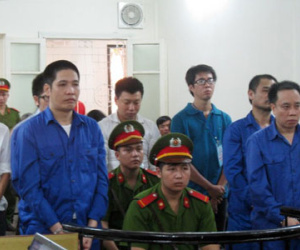 Hàng loạt giám đốc, cán bộ lĩnh án trong vụ hối lộ nhà báo