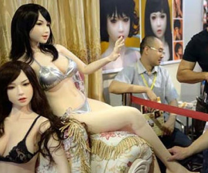 Hiểm họa của robot tình dục "yêu" không biết mệt