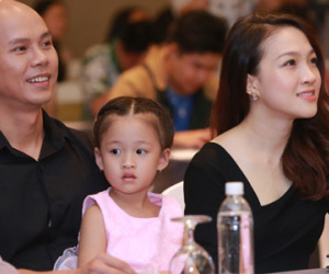 Phan Đinh Tùng hiếm hoi đưa vợ con đi sự kiện