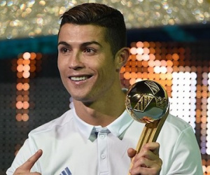 Truyền thông tiết lộ Ronaldo tiếp tục vượt mặt Messi