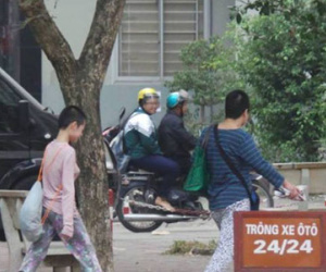 Vụ mẹ “nhốt” không cho con đi học ở Hà Nội: Mong mỏi đưa 2 mẹ con đi chữa bệnh