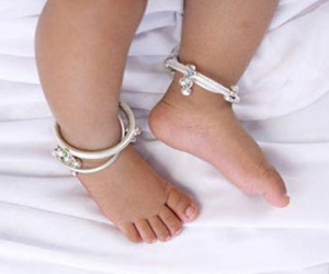 4 món đồ trang sức quá phổ biến cho trẻ sơ sinh nhưng lại độc hại mà mẹ chẳng hay