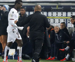 Balotelli bị đuổi trong trận hòa không bàn thắng của Nice