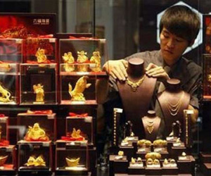 Giá vàng ổn định nhờ đồng USD quay đầu giảm