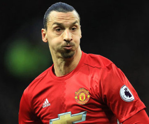 Ibrahimovic sẽ tiếp tục gắn bó thêm một năm với MU