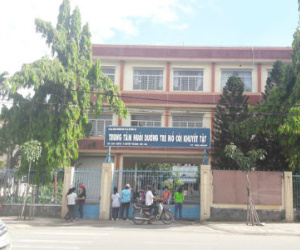 Kỷ luật khiển trách Phó giám đốc tuồn sữa hết hạn ở trung tâm nuôi trẻ mồ côi giữa đêm