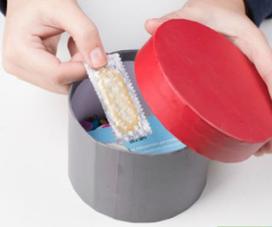 Nam sinh lớp 8 để bao cao su trong cặp và điều cha mẹ nên làm