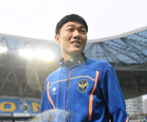Xuân Trường chính thức khoác áo Gangwon FC