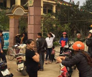 Bịt mặt, xông vào trường mầm non giằng co với cô giáo