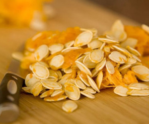 Cách ăn hạt bí ngô diệt giun sán ít người biết
