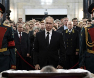 Đằng sau bức ảnh Putin đau buồn tại đám tang đại sứ Nga ở Thổ Nhĩ Kỳ
